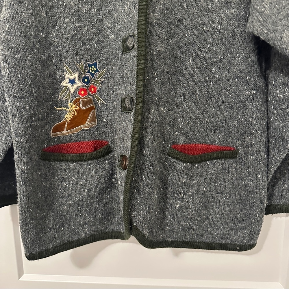 Vintage Grey Embroidered Knit Cardigan Size Small Women’s by Miss Astor - Picture 3 of 10